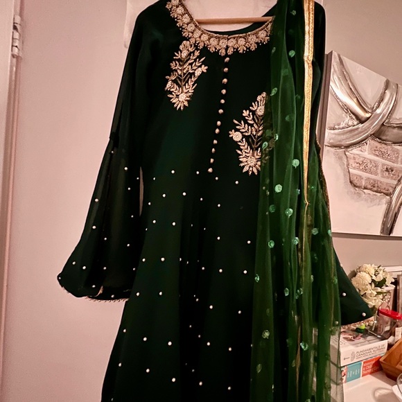 Elegant Dark Green Punjabi - Size Medium, Lightly Worn - Picture 4 of 4